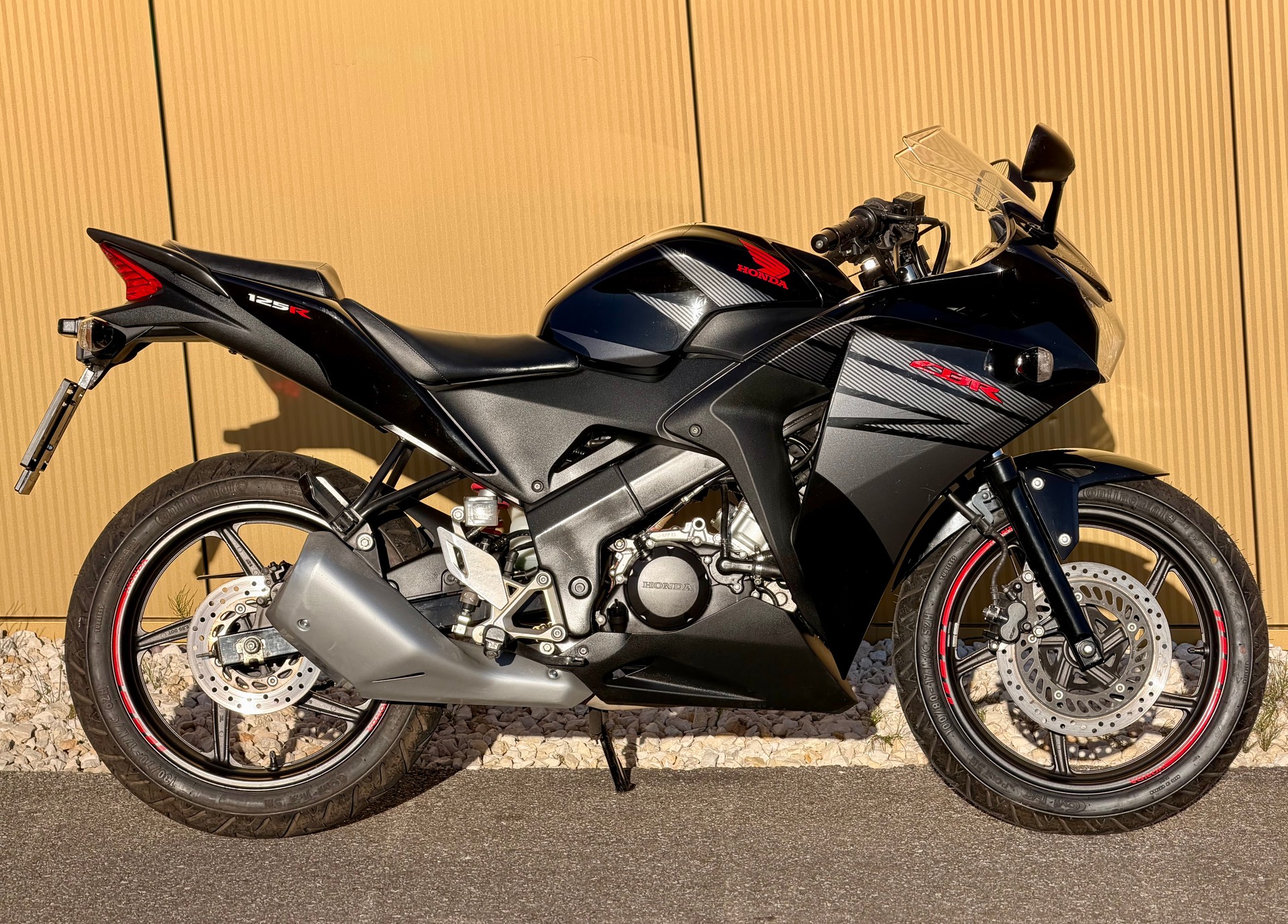 HONDA CBR 125 R-showroom-element-3