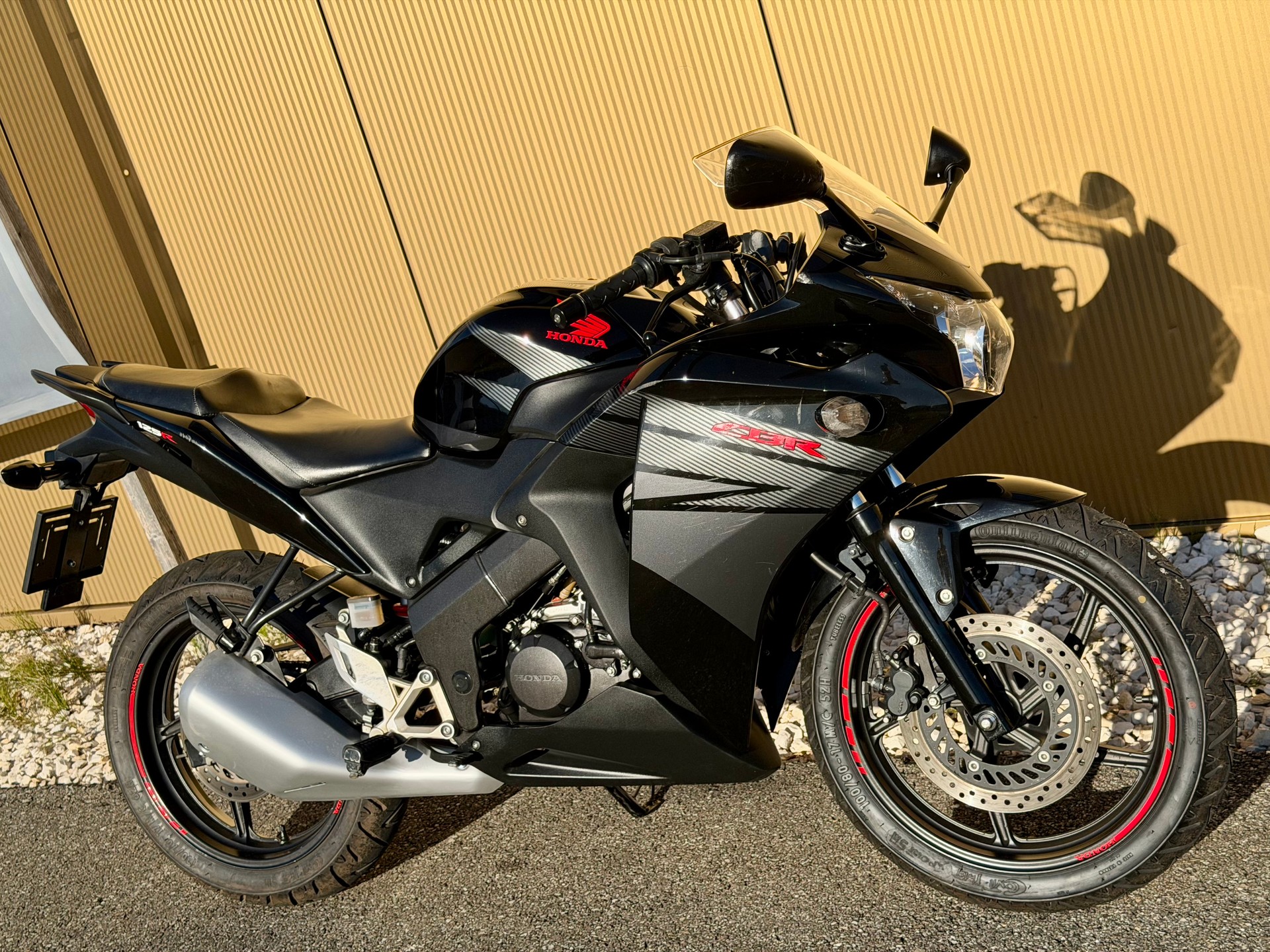 HONDA CBR 125 R-showroom-element-2