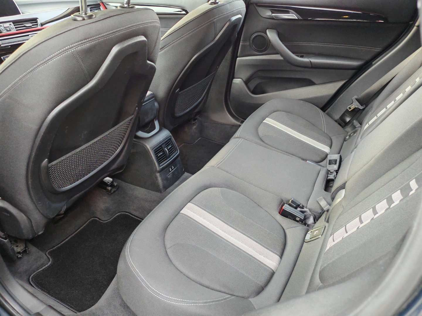 BMW X1 xDrive 18d Sport Line Steptronic – ACC, caméra, comfort access [Expertisé + Garantie 12 mois]-image-13