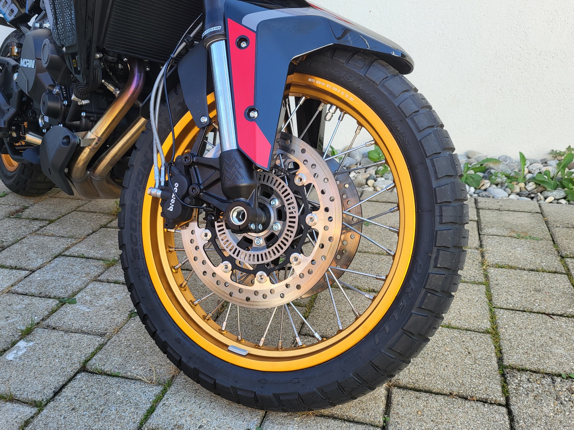MOTO MORINI X-Cape 700 Gold Edition-image-4