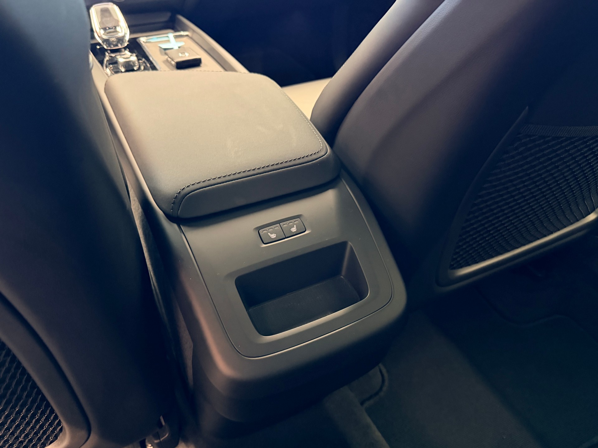 VOLVO XC60 B5 Benzin Mild Hybrid AWD Black Edition Geartronic-image-17