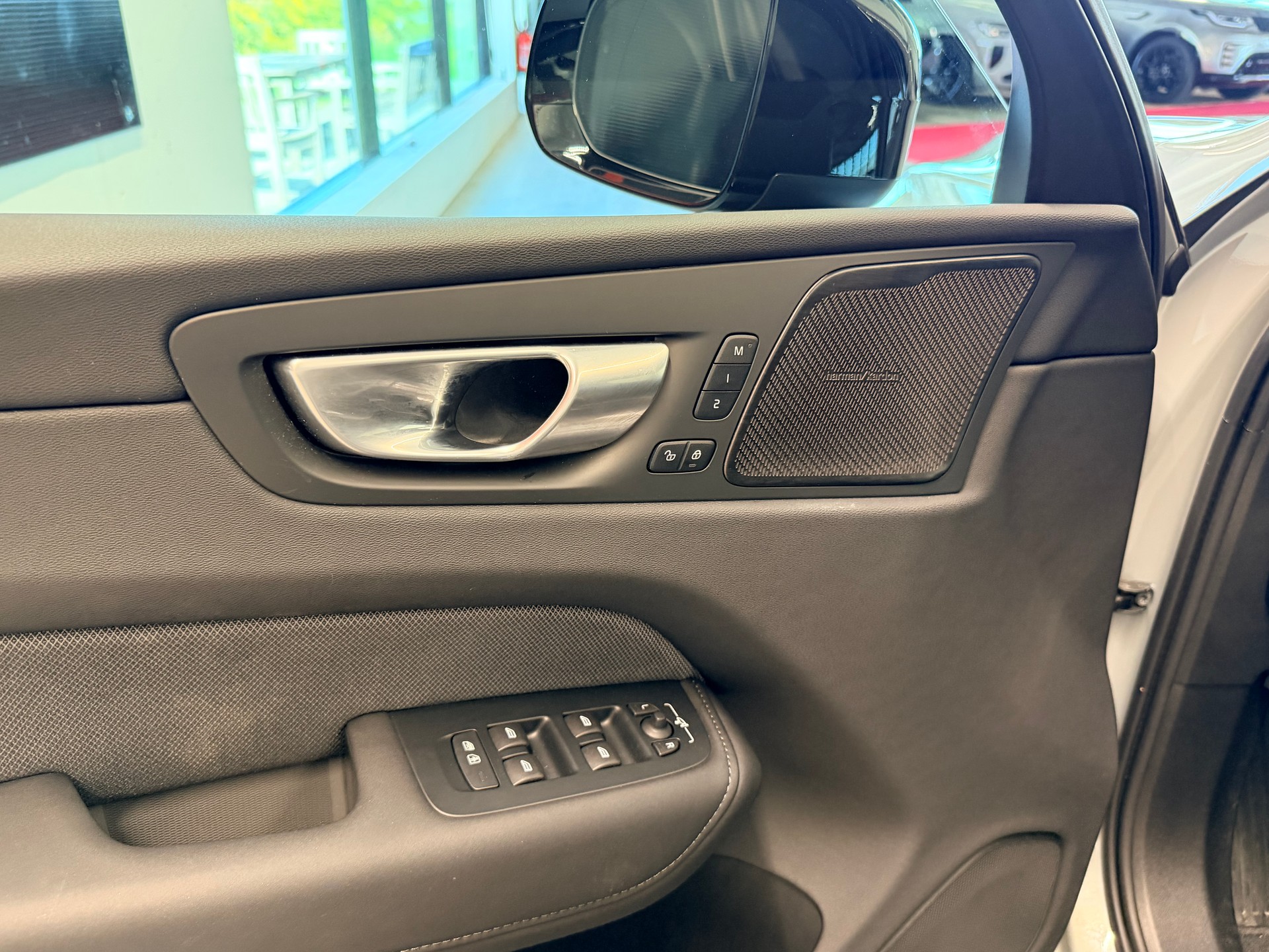 VOLVO XC60 B5 Benzin Mild Hybrid AWD Black Edition Geartronic-image-12