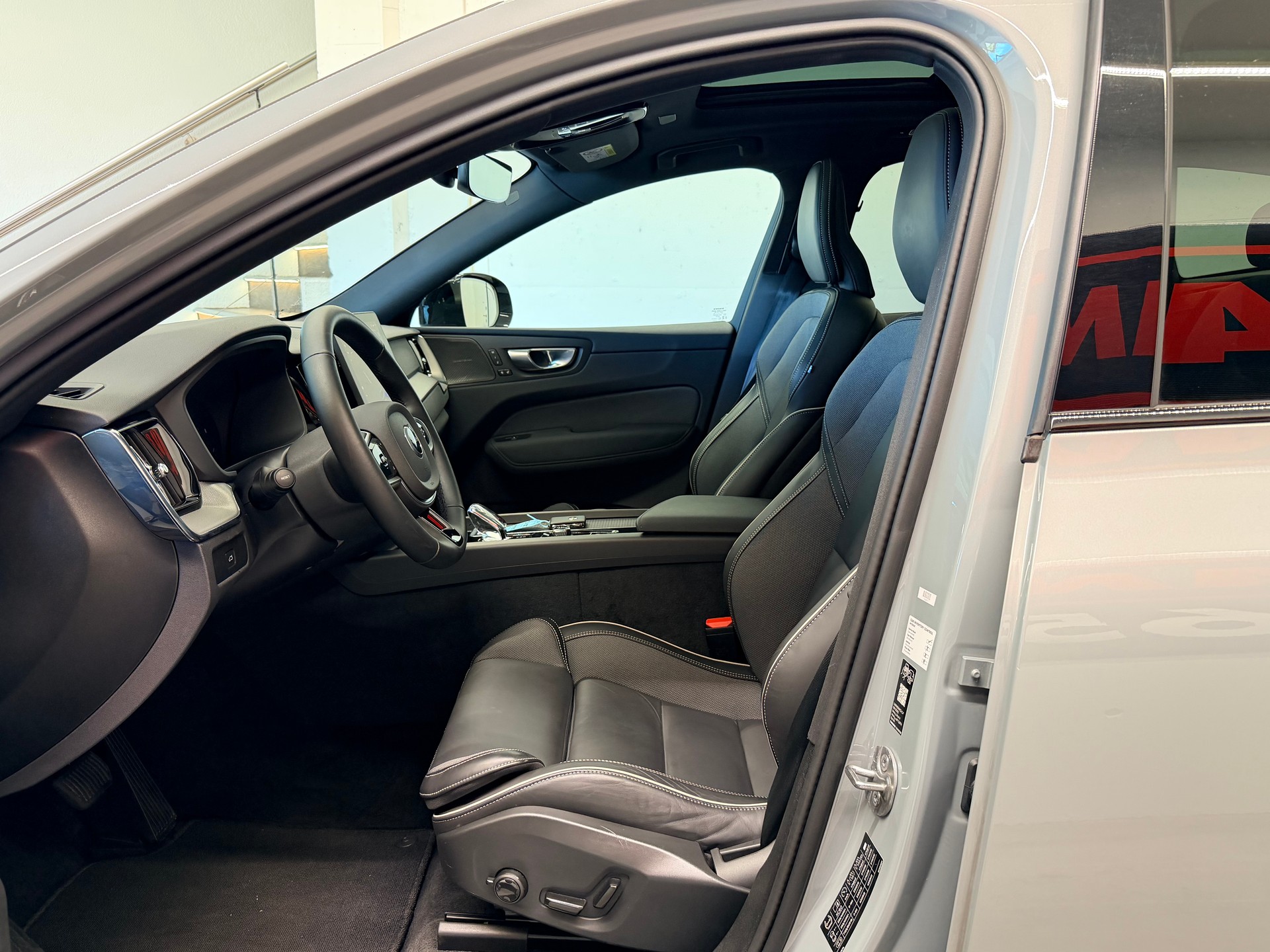 VOLVO XC60 B5 Benzin Mild Hybrid AWD Black Edition Geartronic-image-13