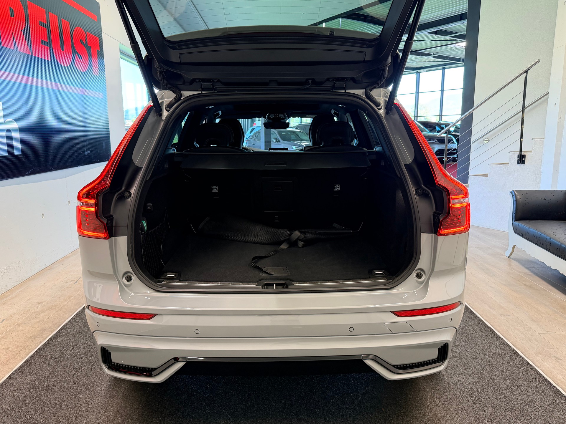 VOLVO XC60 B5 Benzin Mild Hybrid AWD Black Edition Geartronic-image-9