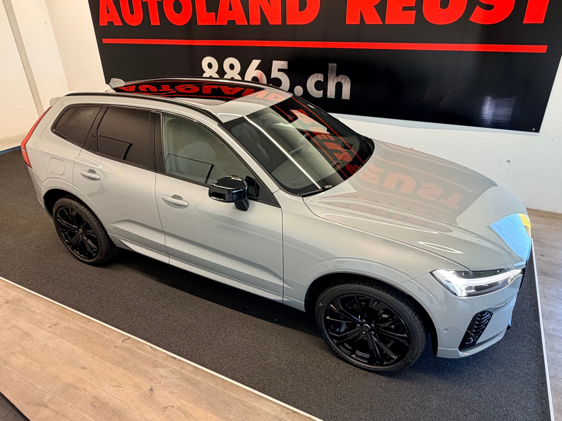 VOLVO XC60 B5 Benzin Mild Hybrid AWD Black Edition Geartronic-image-4