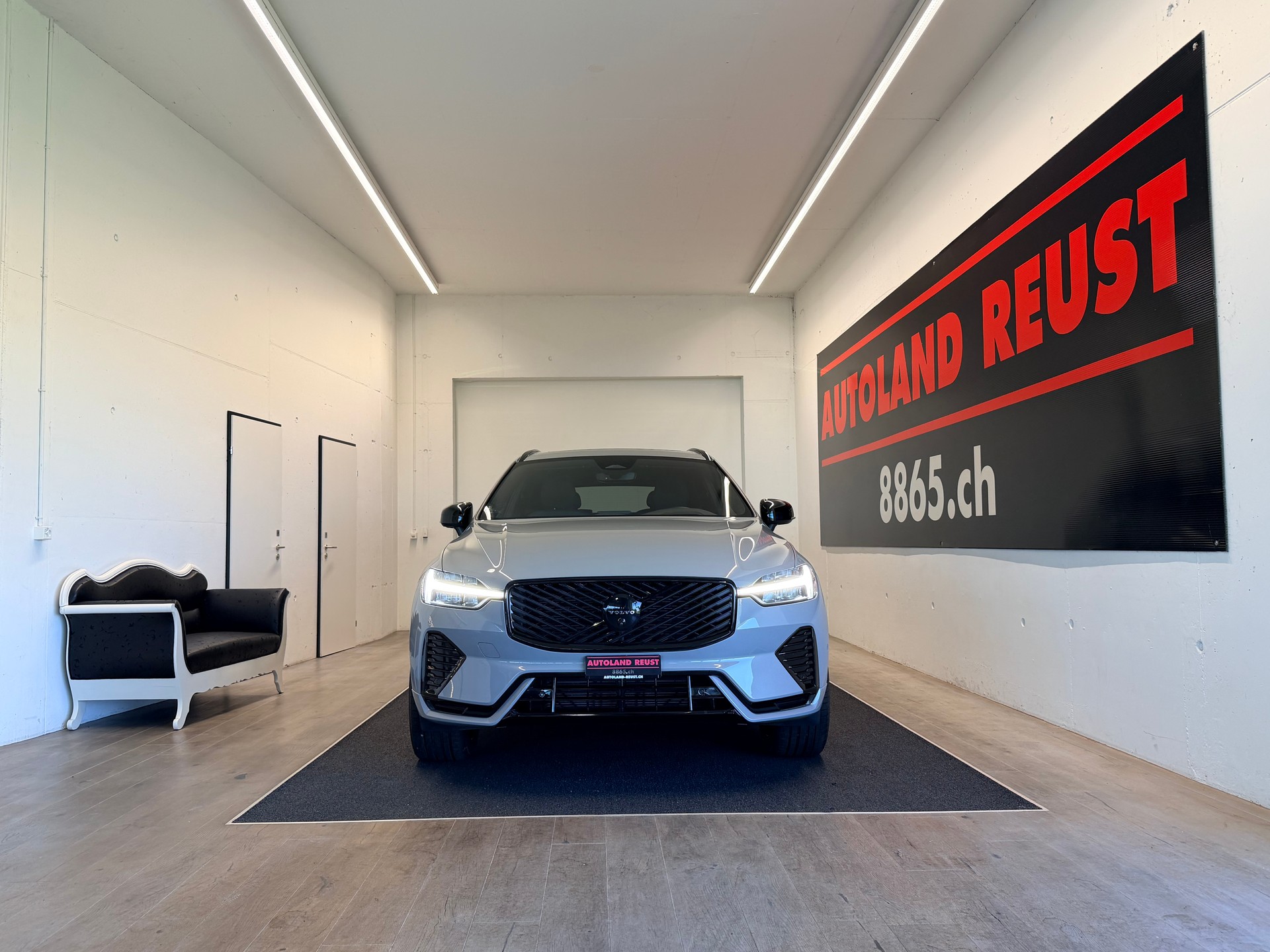 VOLVO XC60 B5 Benzin Mild Hybrid AWD Black Edition Geartronic-showroom-element-1