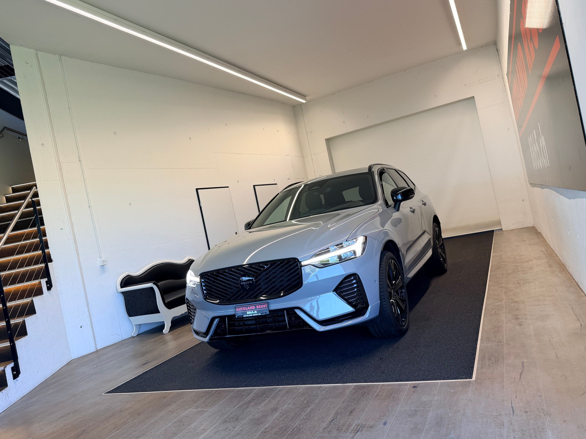 VOLVO XC60 B5 Benzin Mild Hybrid AWD Black Edition Geartronic-showroom-element-2
