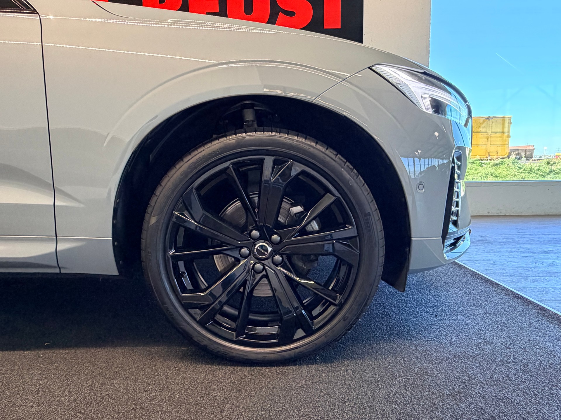 VOLVO XC60 B5 Benzin Mild Hybrid AWD Black Edition Geartronic-image-5
