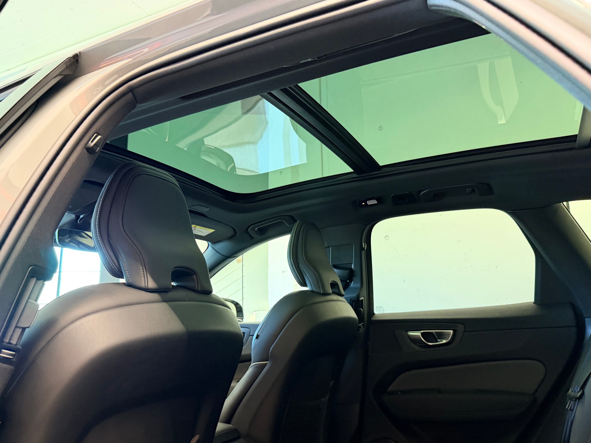 VOLVO XC60 B5 Benzin Mild Hybrid AWD Black Edition Geartronic-image-16