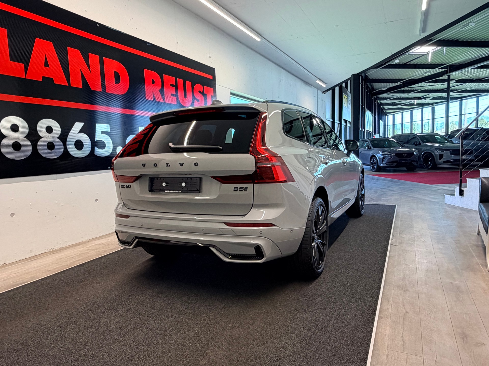 VOLVO XC60 B5 Benzin Mild Hybrid AWD Black Edition Geartronic-image-6