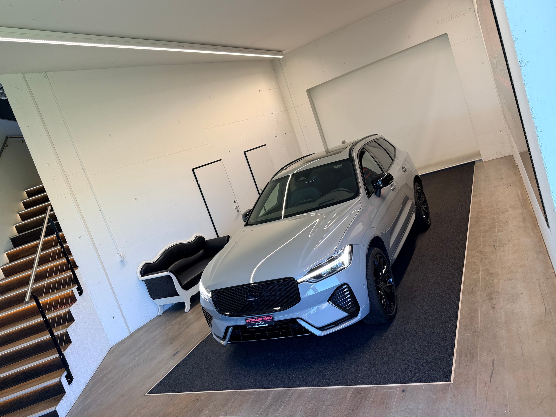 VOLVO XC60 B5 Benzin Mild Hybrid AWD Black Edition Geartronic-showroom-element-3