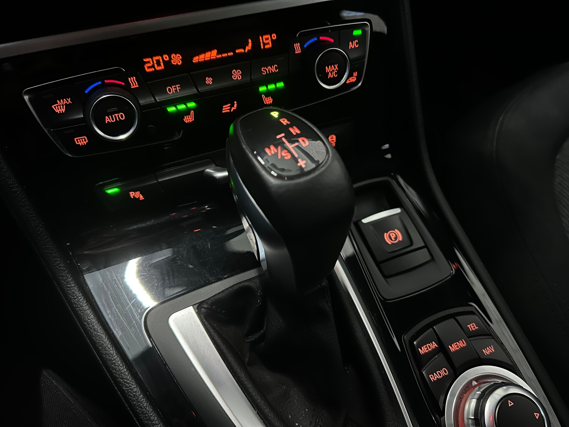 BMW 220i Active Tourer Steptronic-image-13