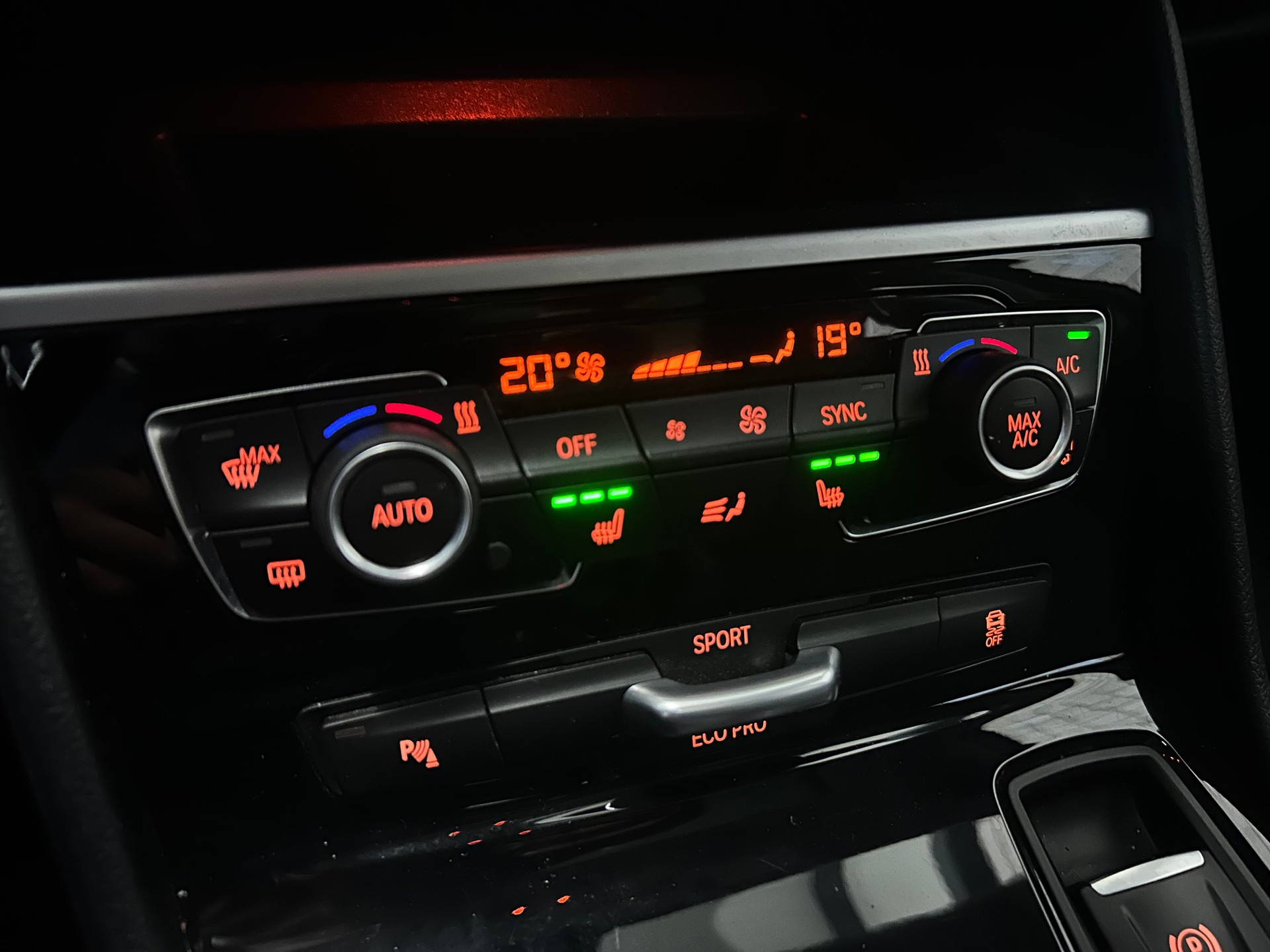BMW 220i Active Tourer Steptronic-image-12
