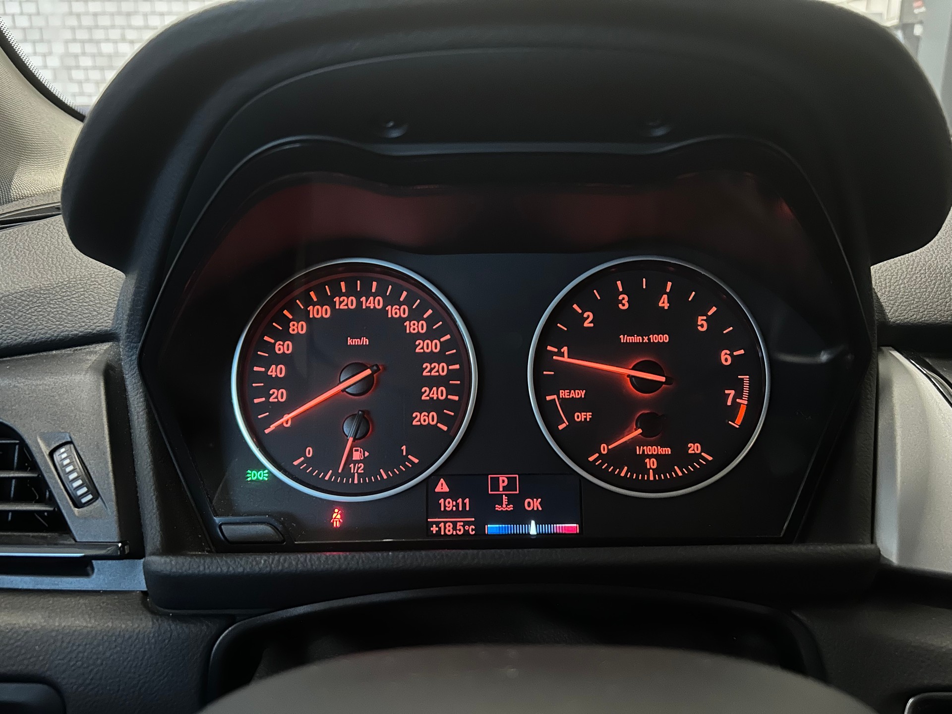 BMW 220i Active Tourer Steptronic-image-9
