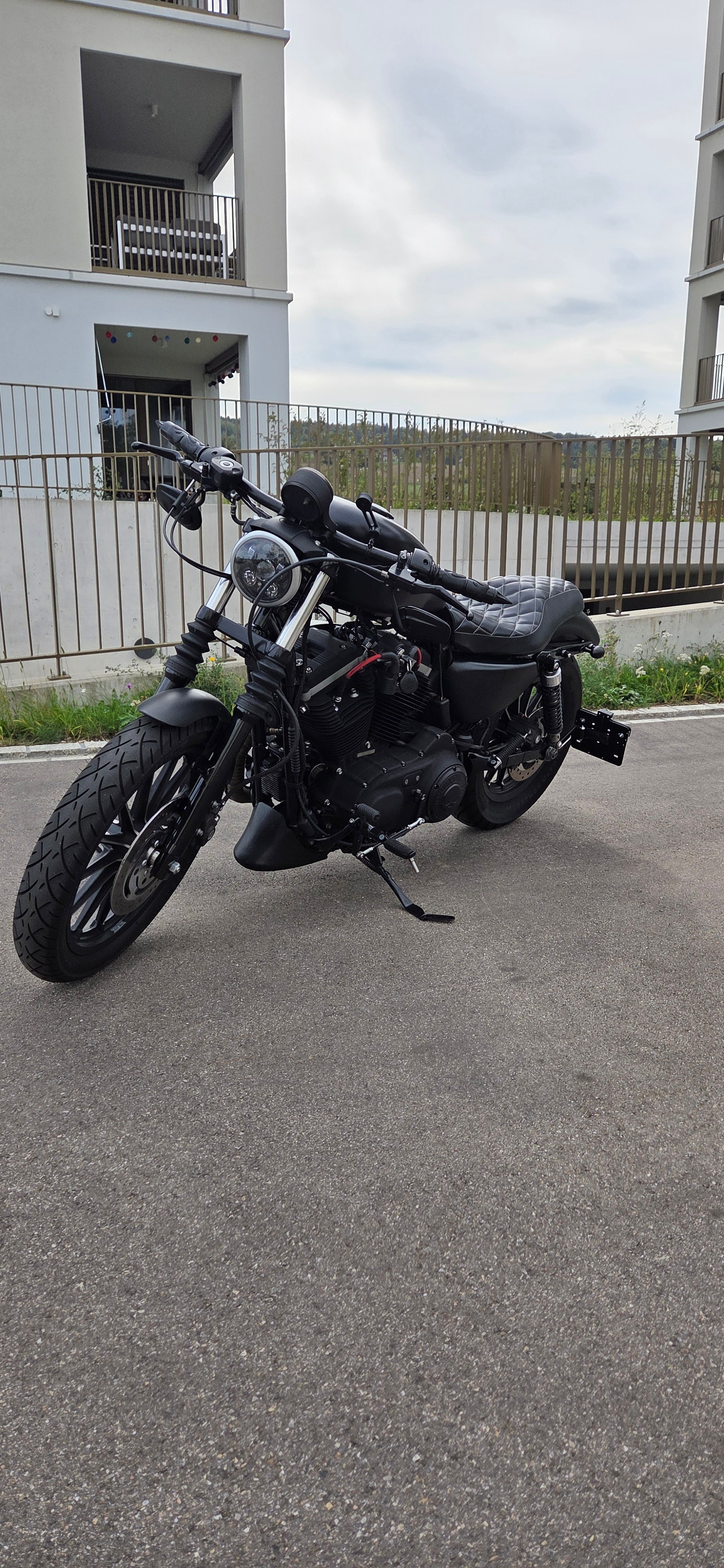 HARLEY-DAVIDSON XL 883 N Sportster Iron-image-0