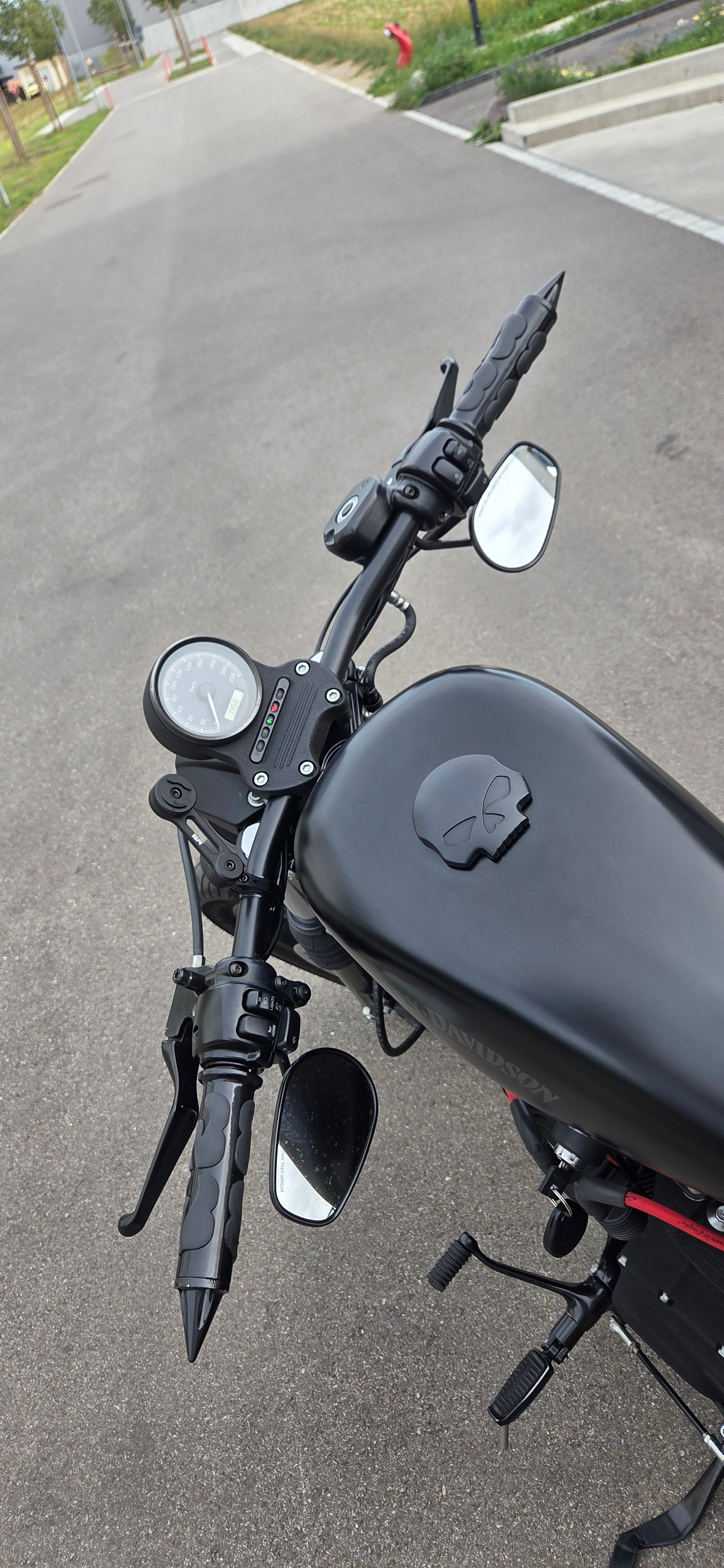 HARLEY-DAVIDSON XL 883 N Sportster Iron-image-5