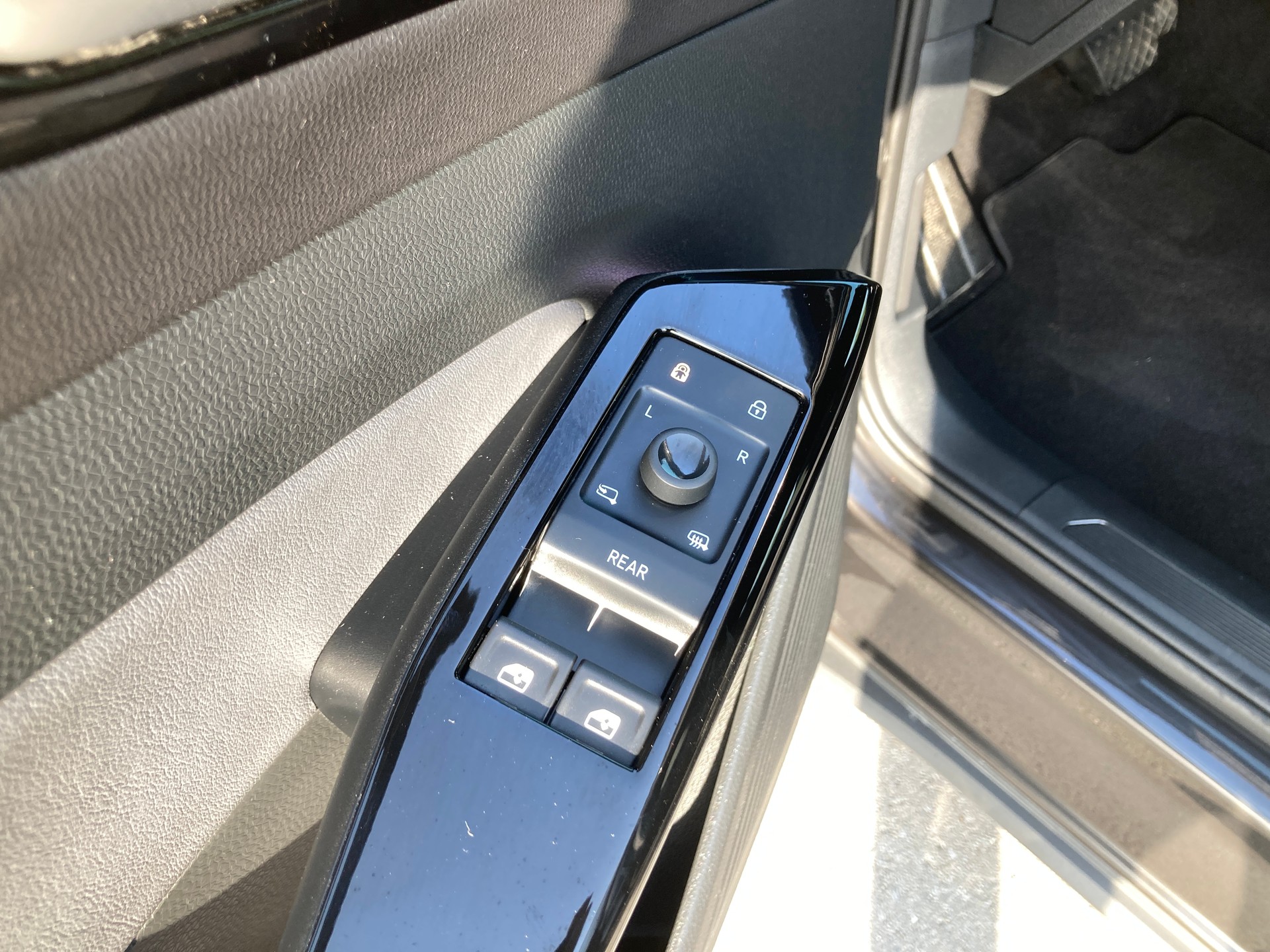 VW ID.4 Pure Performance mit Anhängerkupplung-image-9