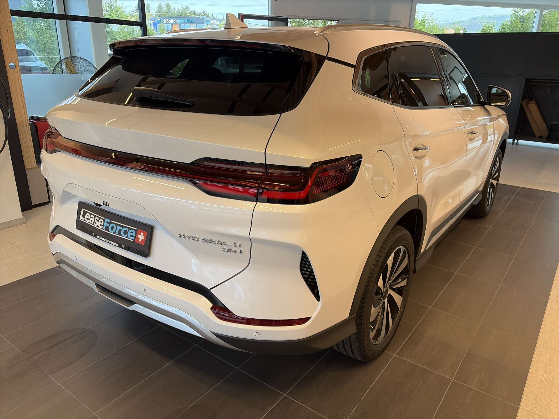 BYD Seal U DM-i PHEV Design AWD 324PS Automat-showroom-element-2