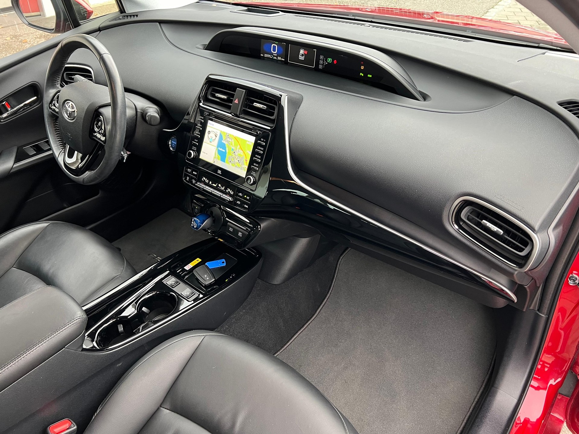 TOYOTA Prius 1.8 VVTi HSD Premium AWD-i-image-11