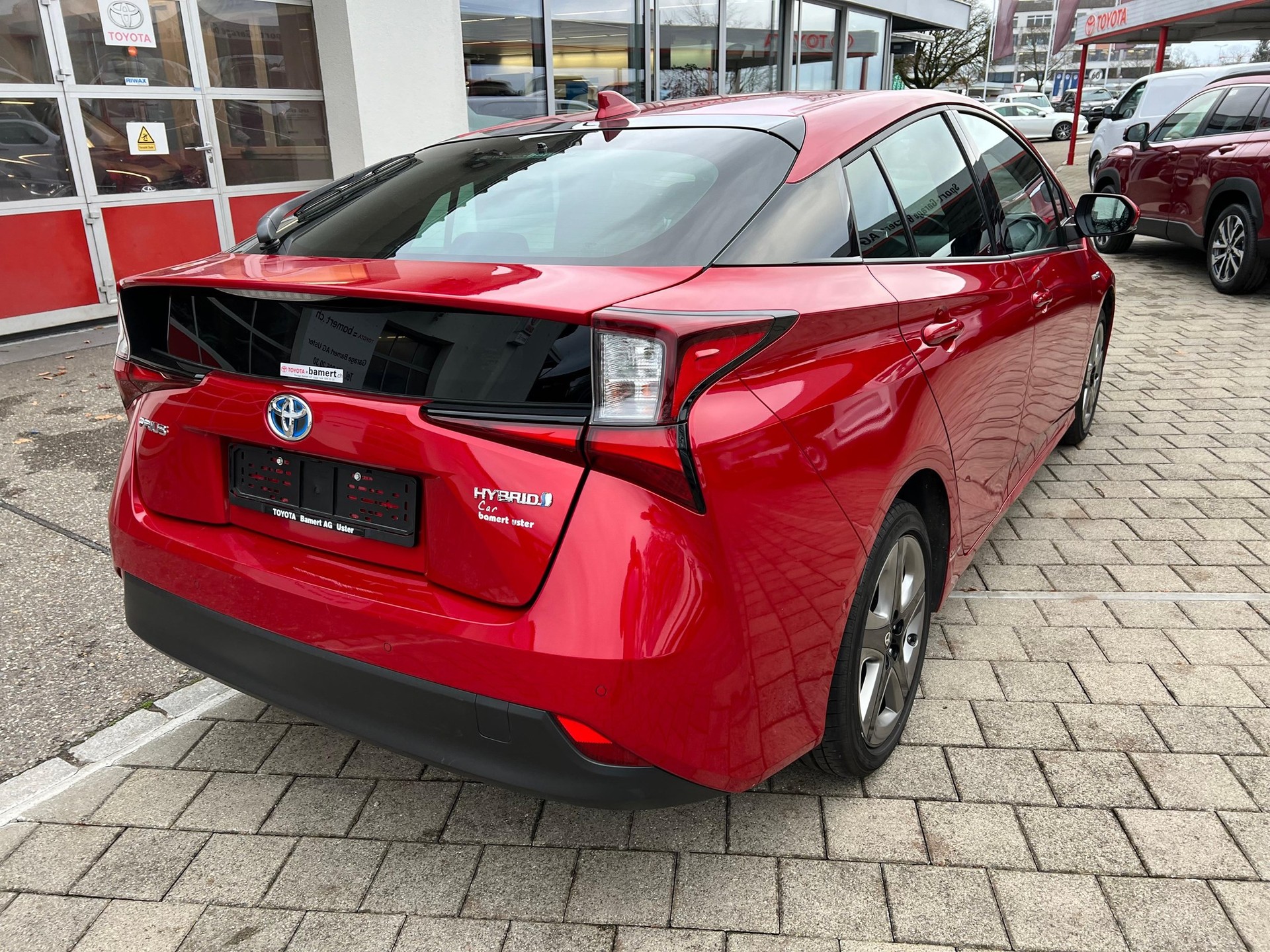 TOYOTA Prius 1.8 VVTi HSD Premium AWD-i-image-18