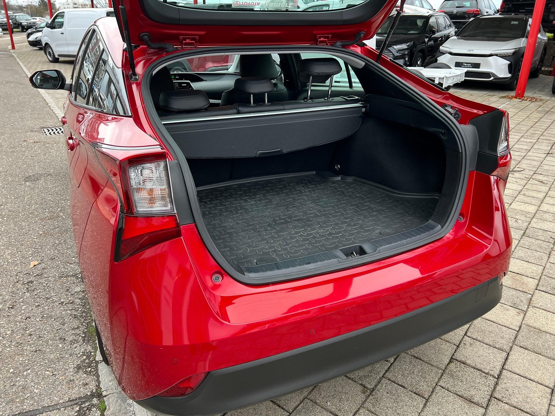TOYOTA Prius 1.8 VVTi HSD Premium AWD-i-image-19