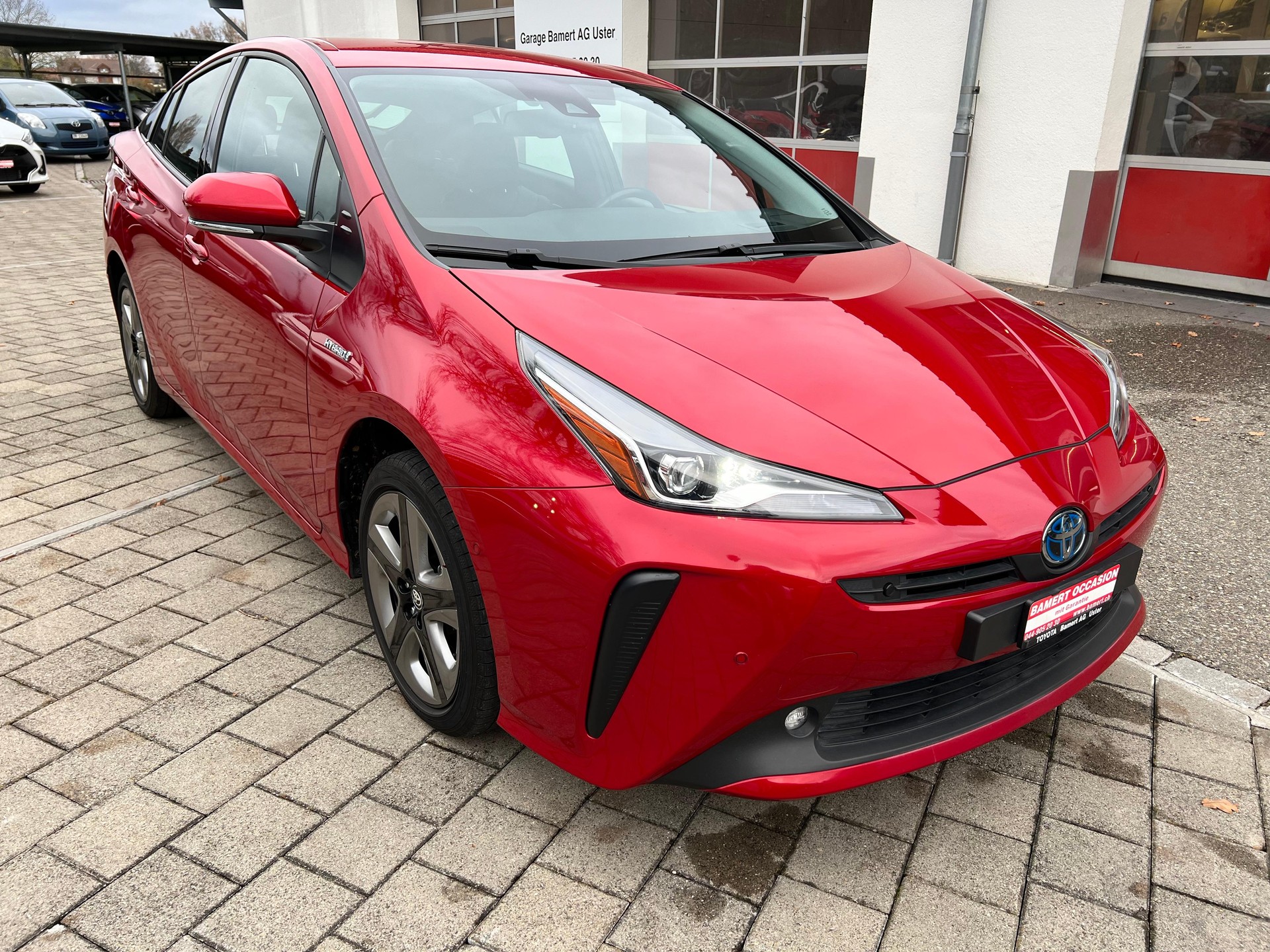 TOYOTA Prius 1.8 VVTi HSD Premium AWD-i-showroom-element-2