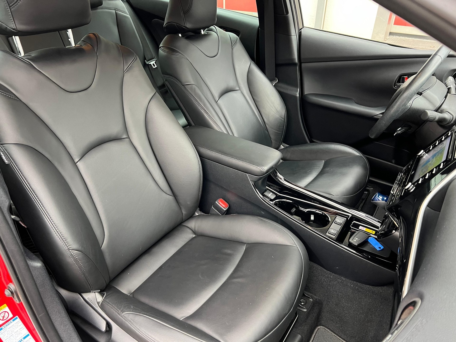 TOYOTA Prius 1.8 VVTi HSD Premium AWD-i-image-25