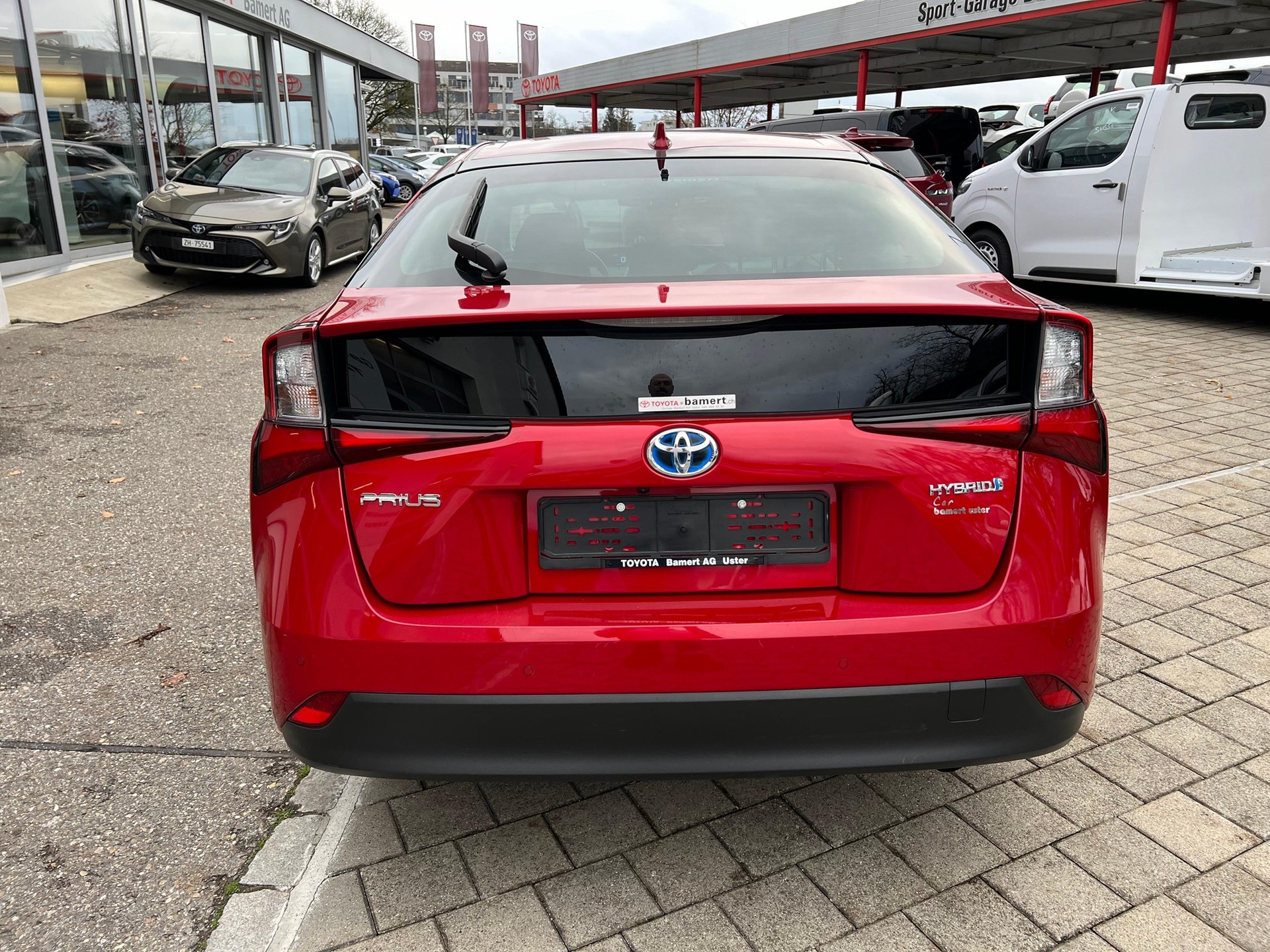 TOYOTA Prius 1.8 VVTi HSD Premium AWD-i-image-4