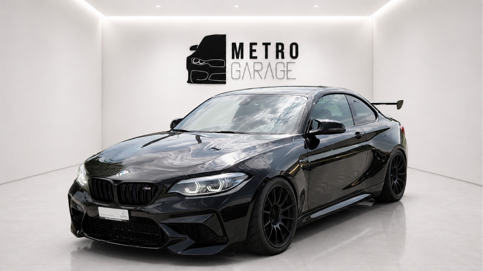BMW M2 Competition Drivelogic-showroom-element-1