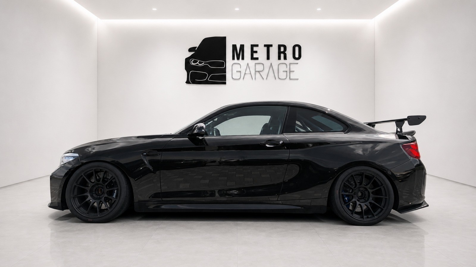 BMW M2 Competition Drivelogic-showroom-element-2