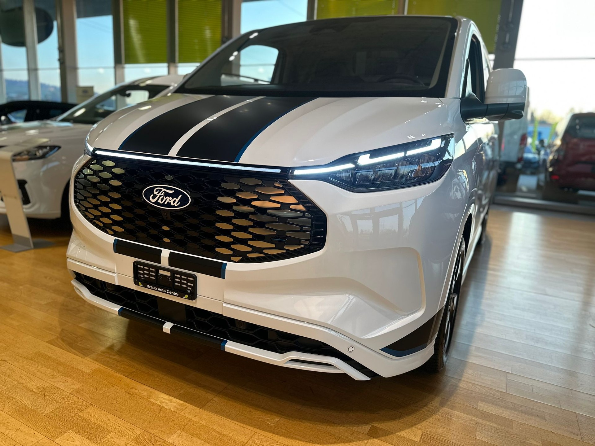 FORD Transit Custom Van 320 L1H1 82,5kWh Sport-showroom-element-1
