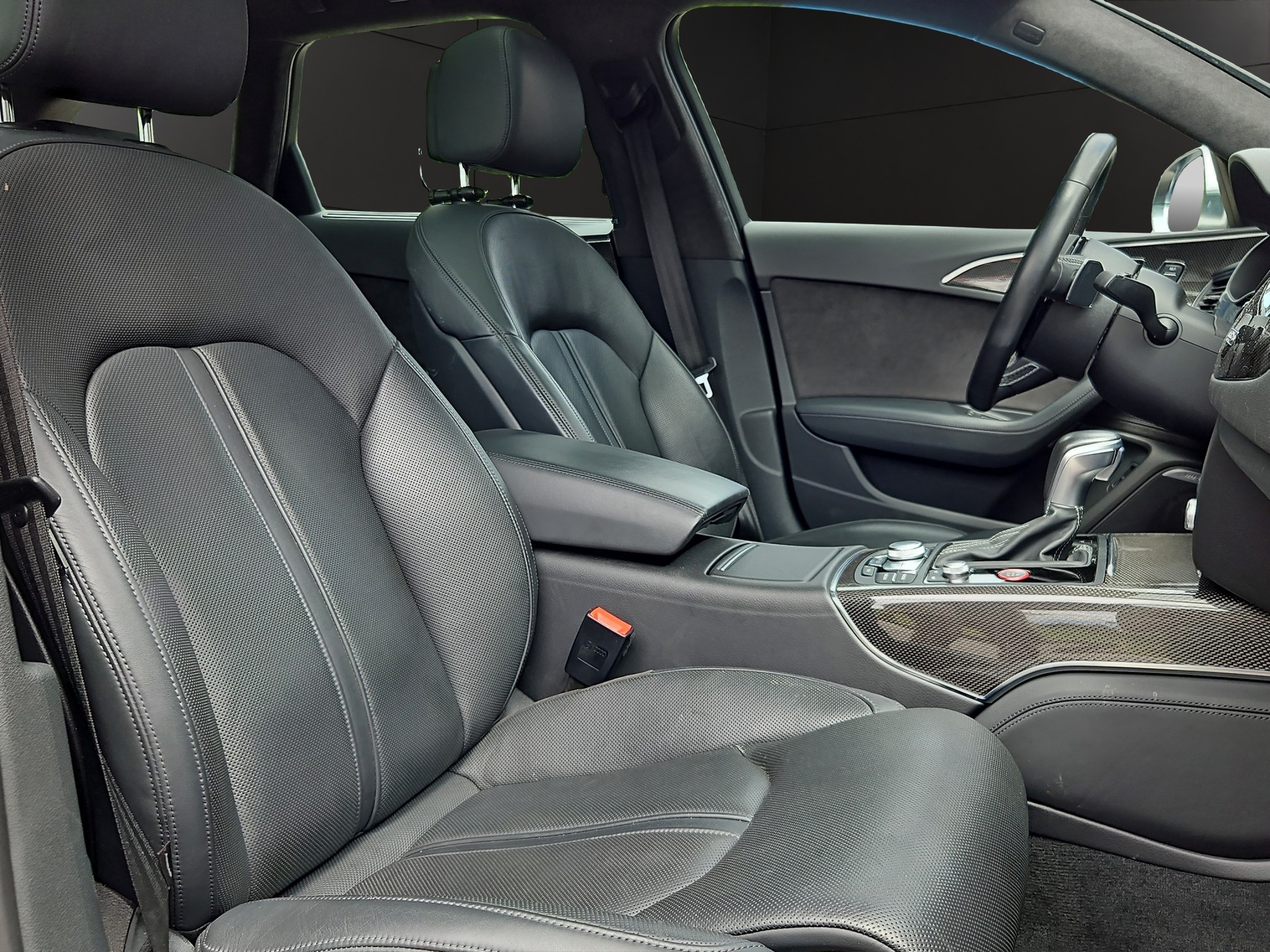 AUDI S6 Avant 4.0 TFSI V8 quattro S-tronic-image-21