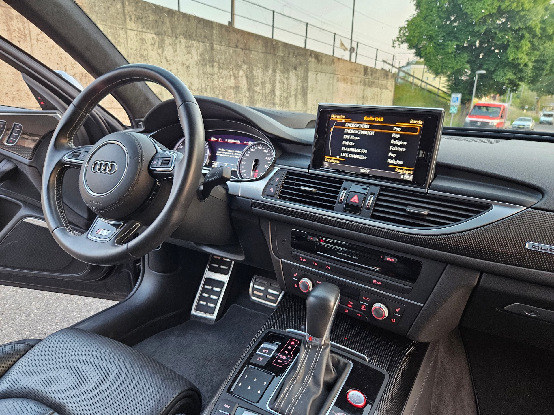 AUDI S6 Avant 4.0 TFSI V8 quattro S-tronic-image-7