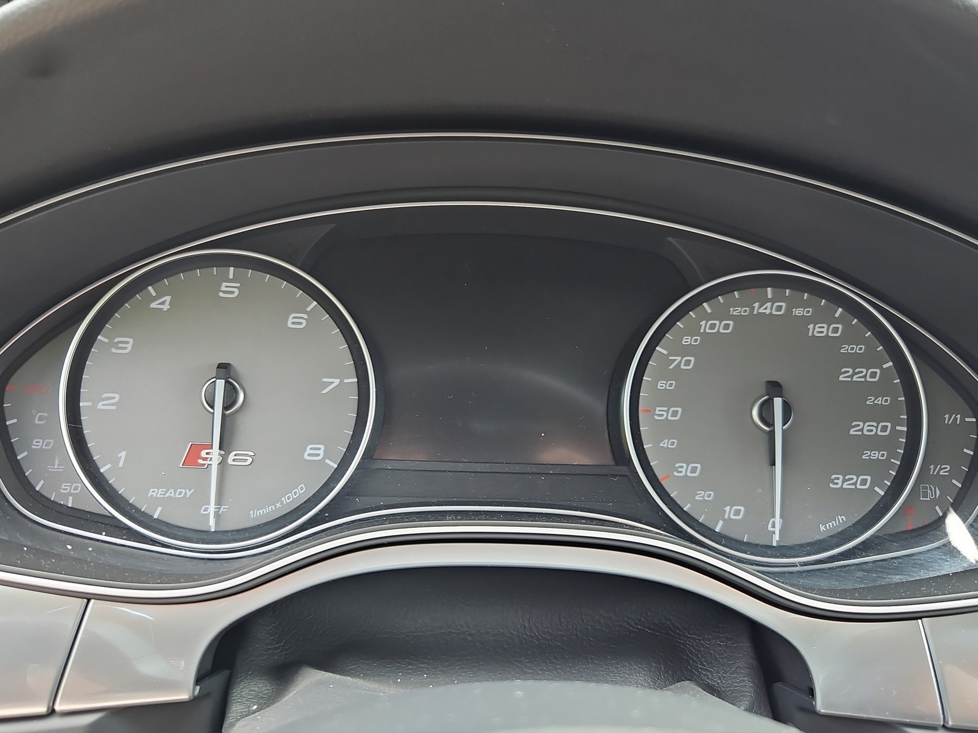 AUDI S6 Avant 4.0 TFSI V8 quattro S-tronic-image-14