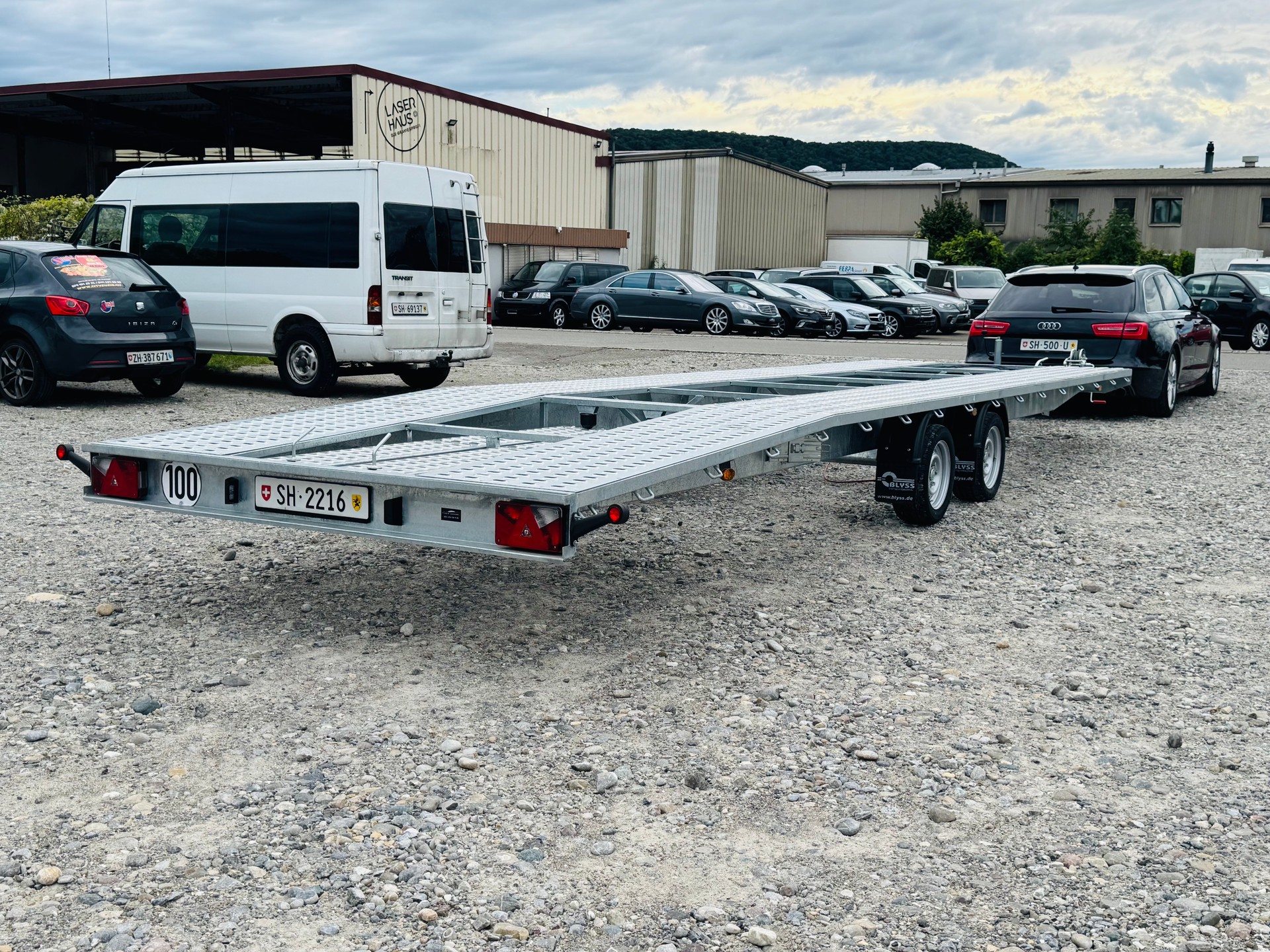 BLYSS F350 Indijana Napolis Autotransporter Für 2 Autos Tieflader-image-3