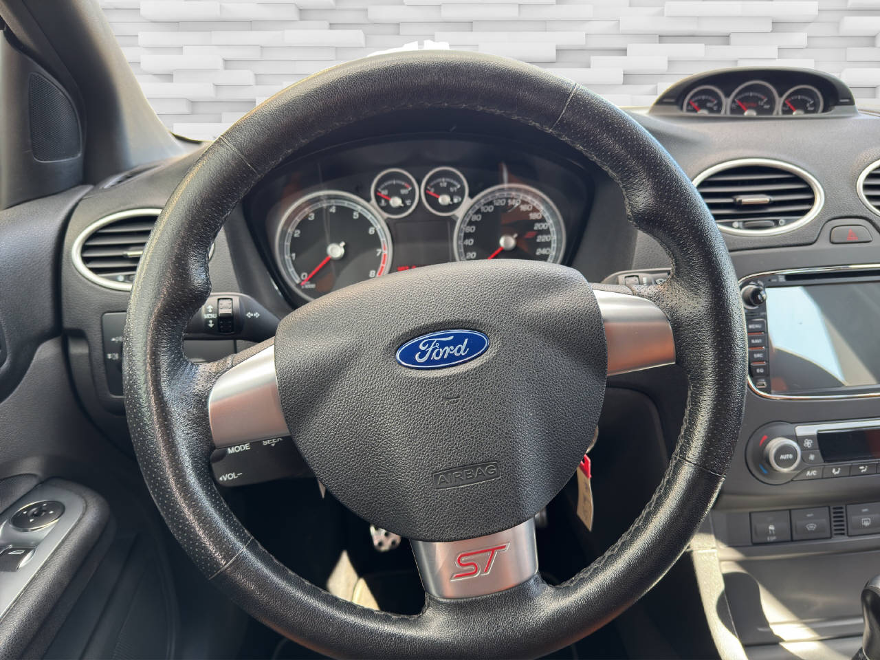 FORD Focus ST-image-7