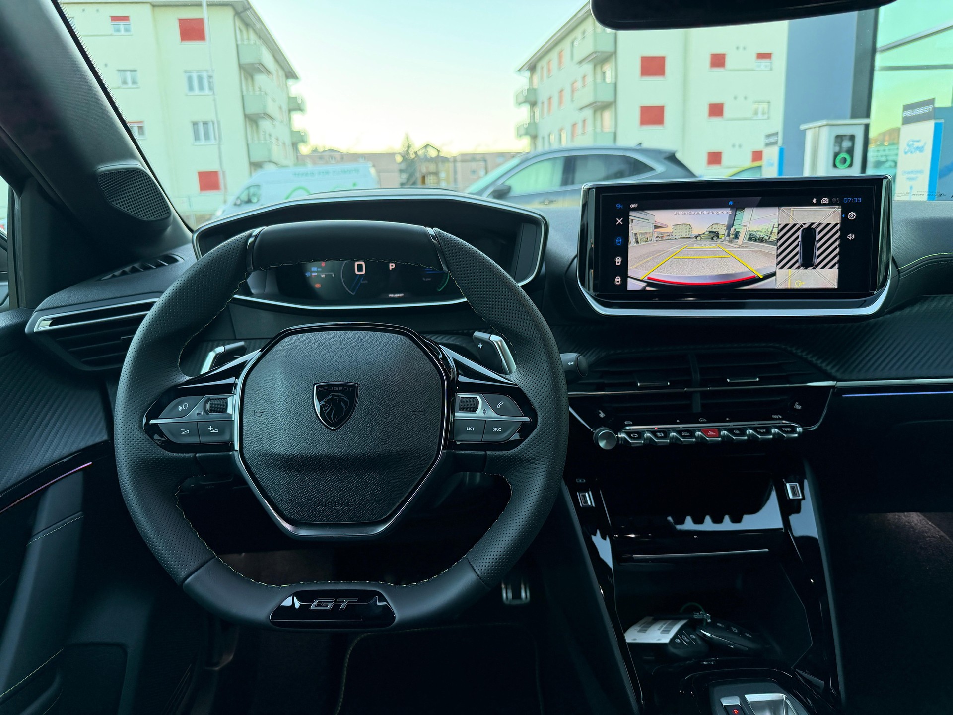 PEUGEOT 208 1.2 Hybrid GT-image-9