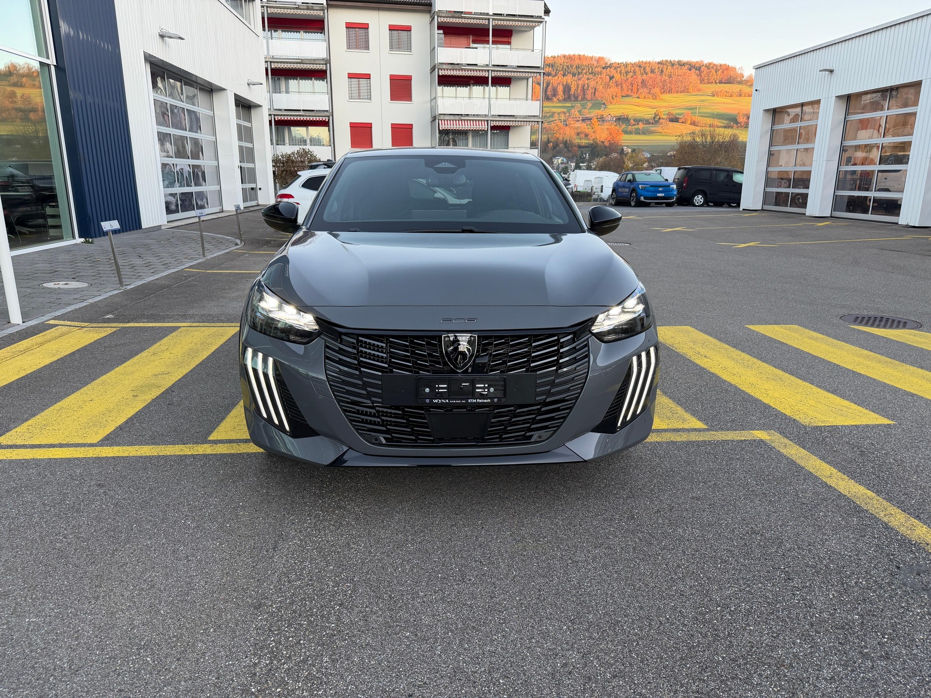 PEUGEOT 208 1.2 Hybrid GT-image-6