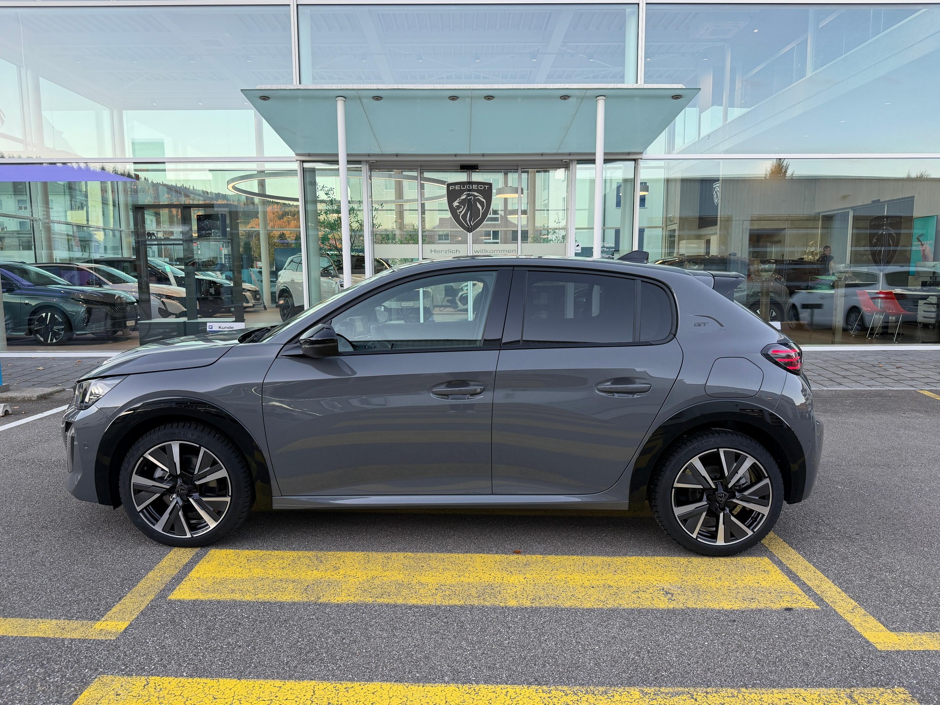PEUGEOT 208 1.2 Hybrid GT