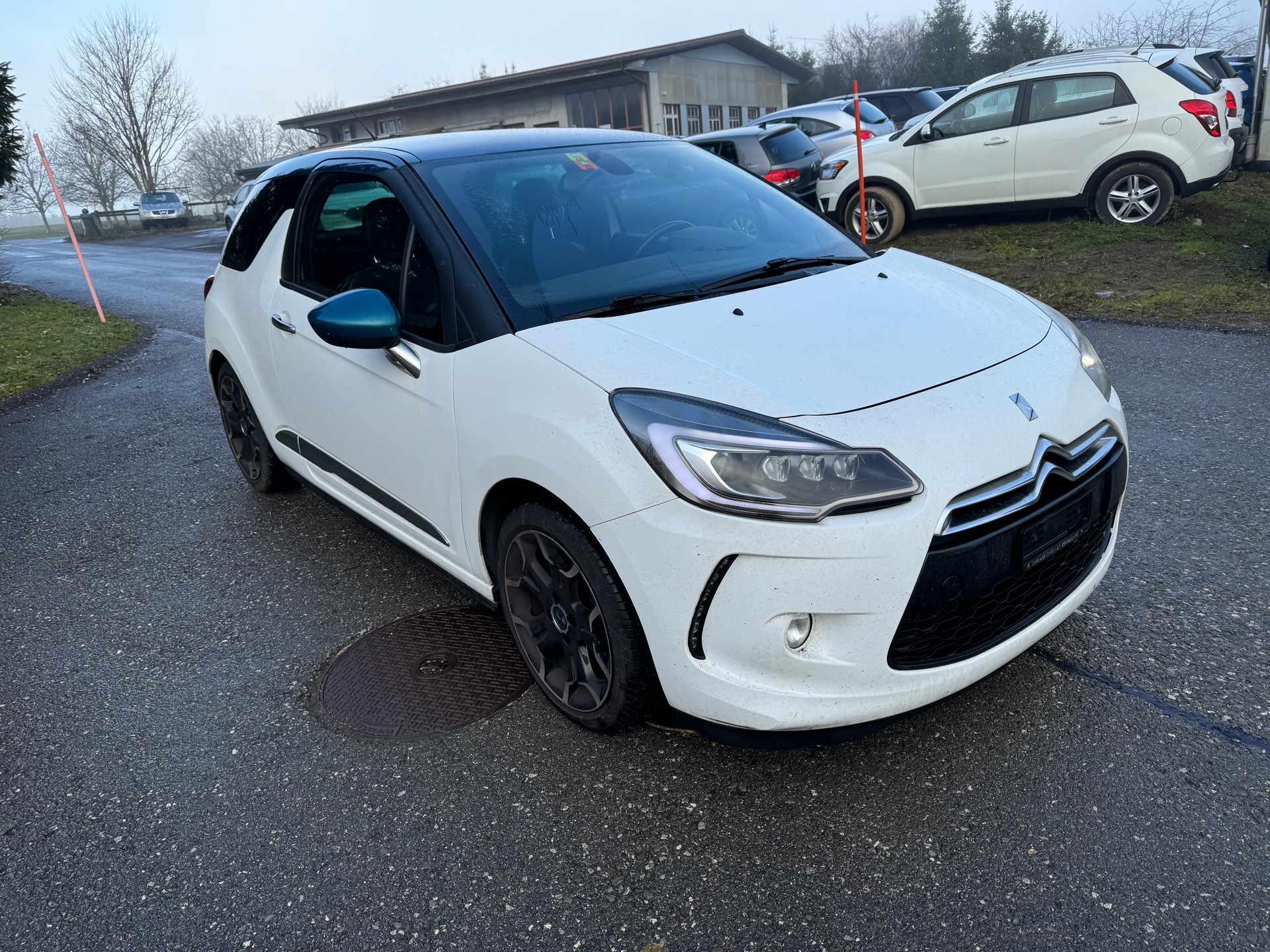 DS AUTOMOBILES DS3 1.2 Pure Tech Red Edition-image-2