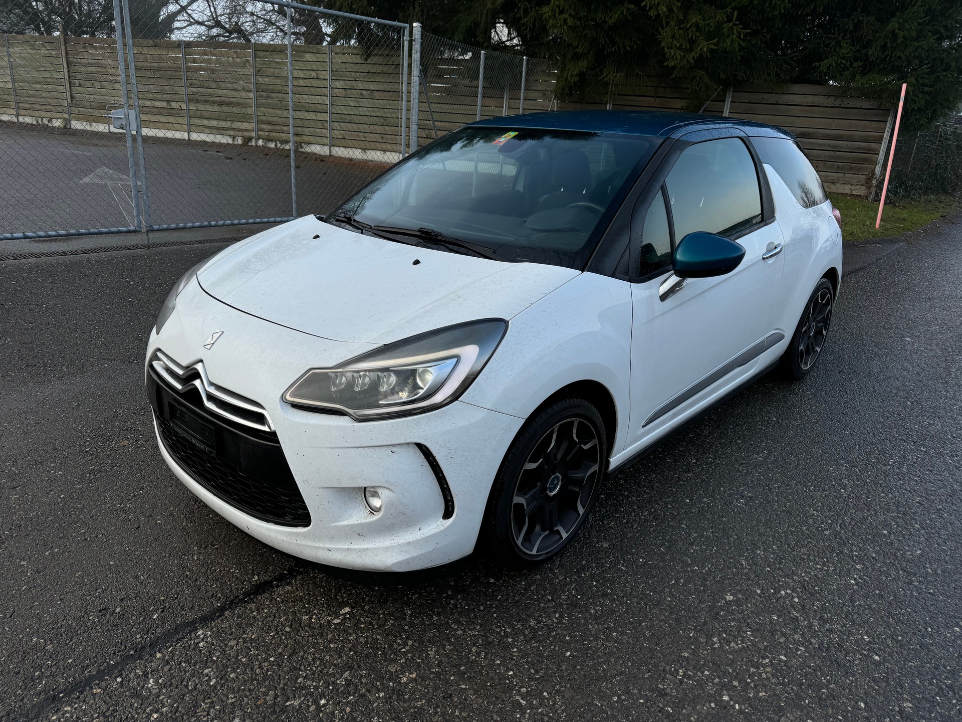 DS AUTOMOBILES DS3 1.2 Pure Tech Red Edition