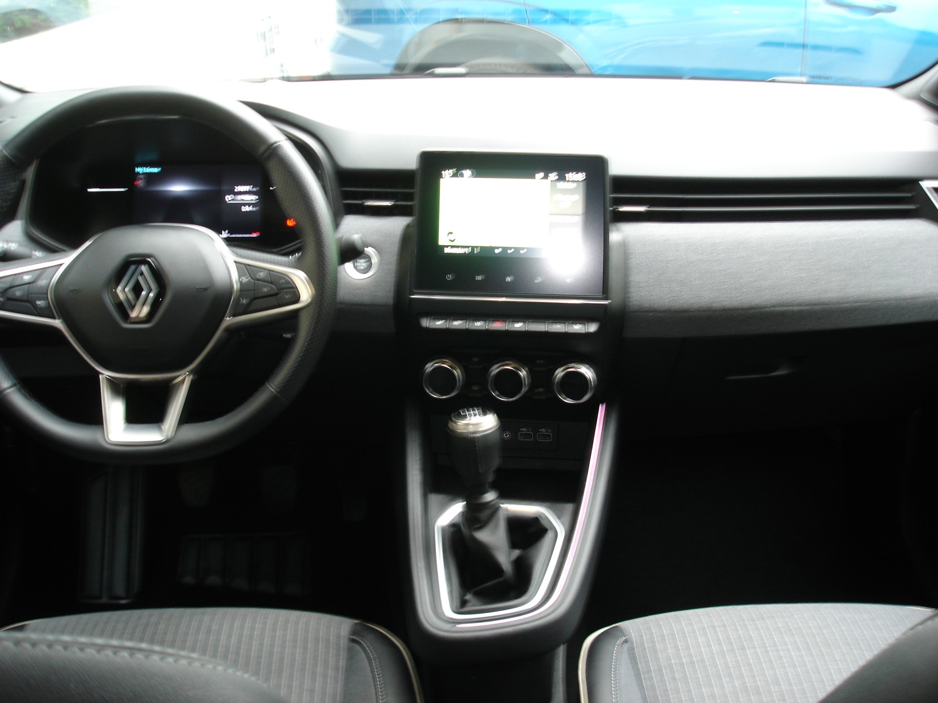 RENAULT Clio 1.0 Techno-image-8