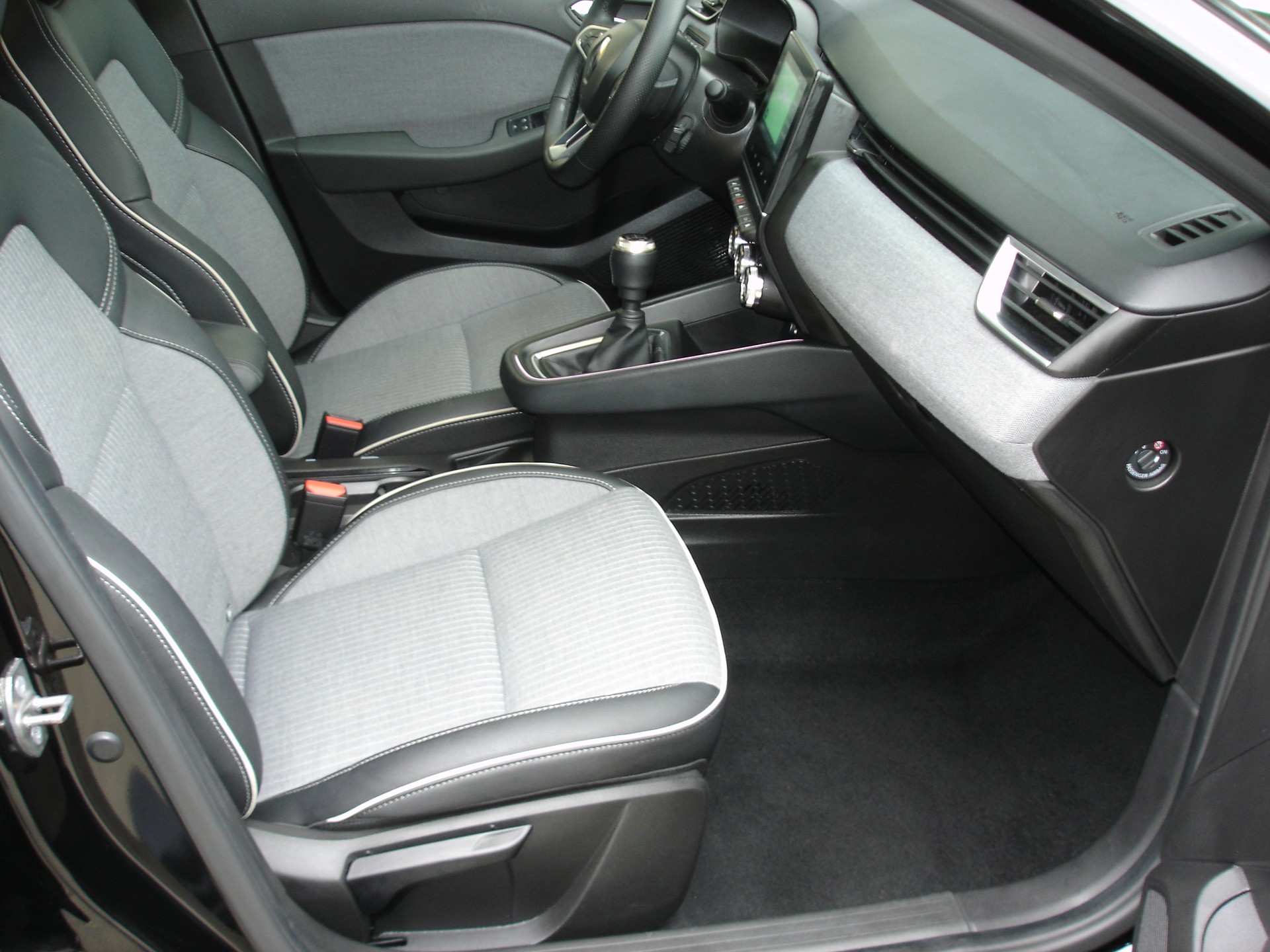 RENAULT Clio 1.0 Techno-image-7
