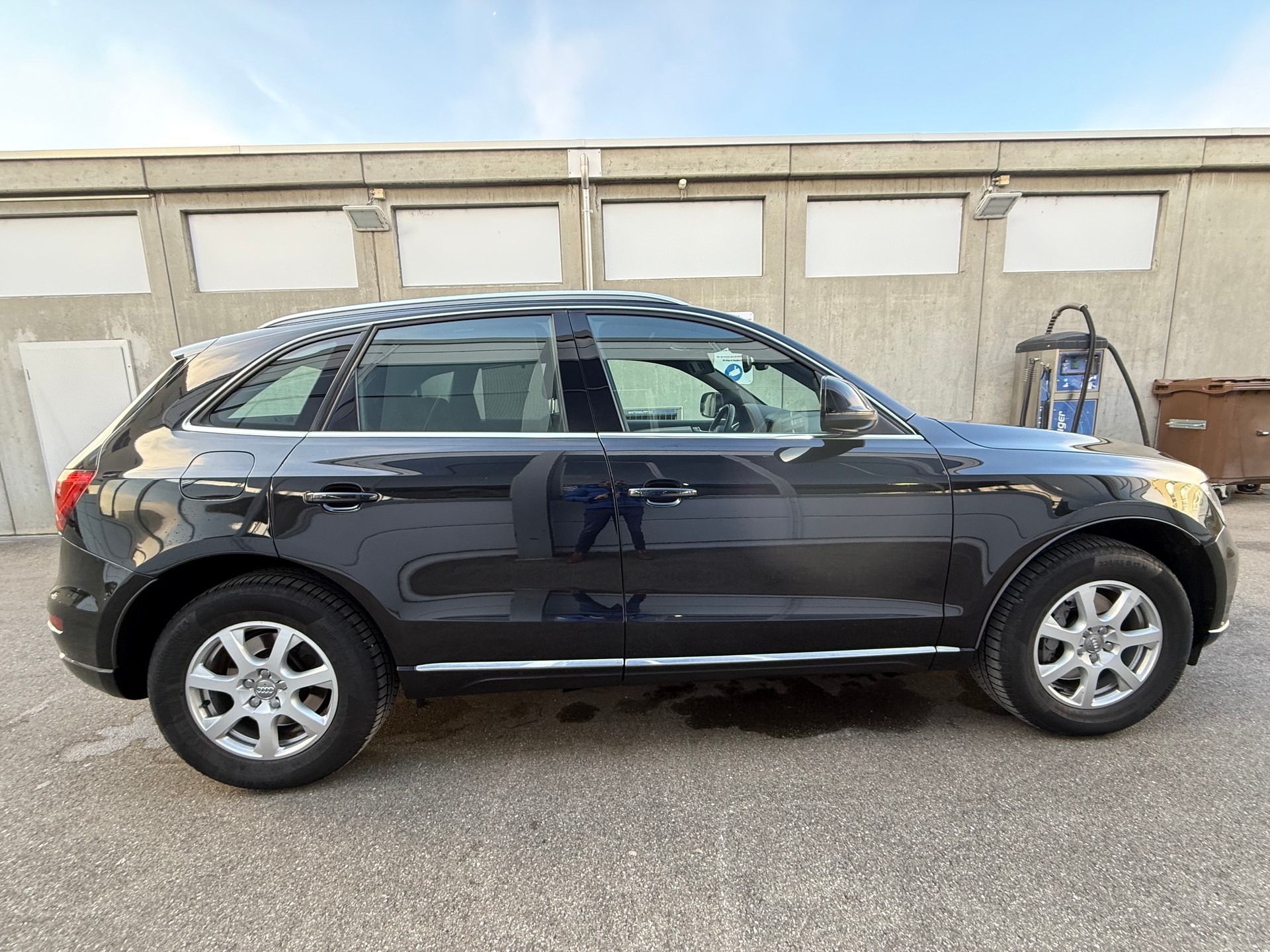 AUDI Q5 3.0 TFSI quattro tiptronic *CH Fahrzeug *Frisch ab MFK *Automat *Tempomat *Panorama *Komfort Schlüssel *8 Fach bereift-image-3
