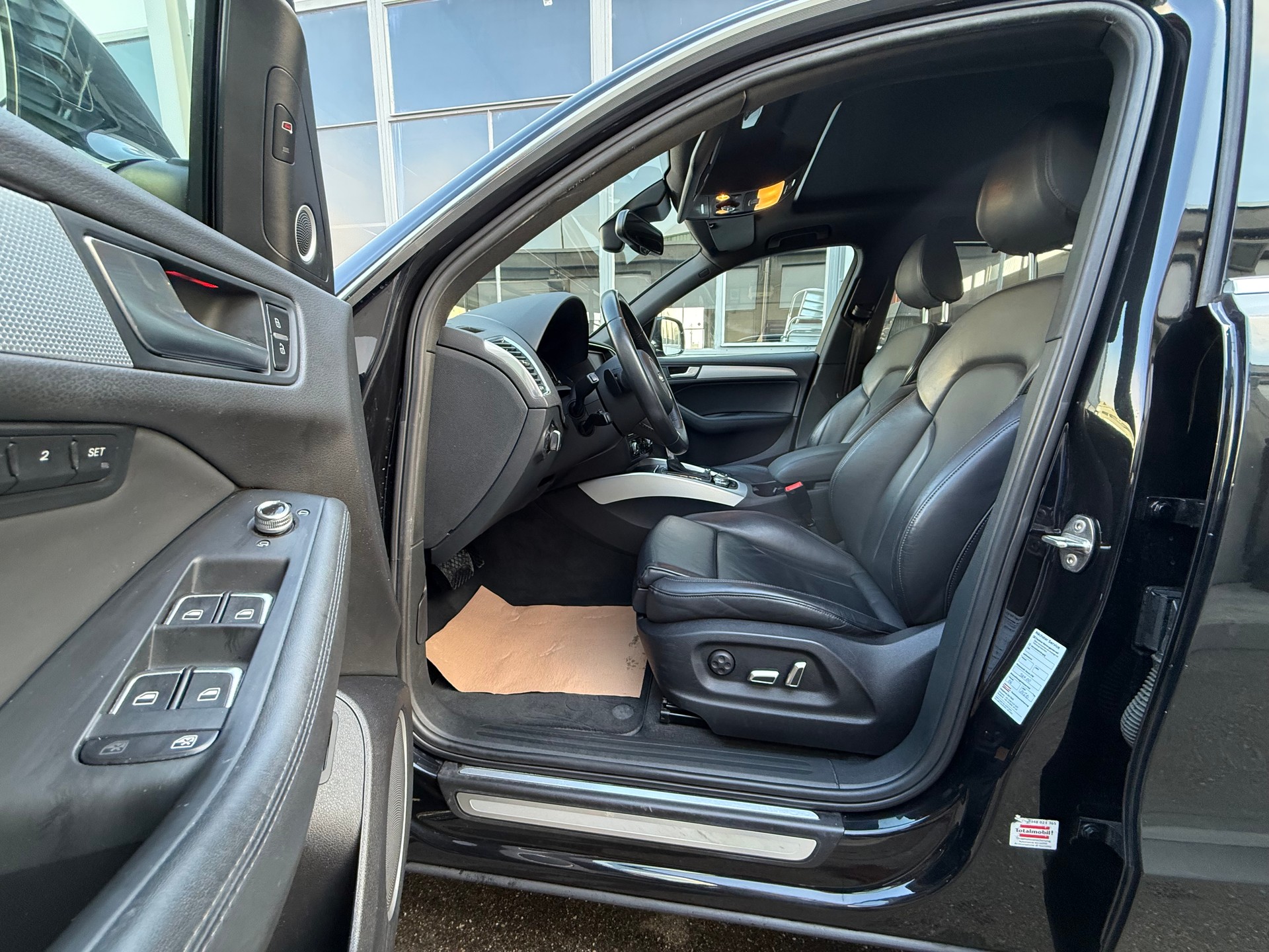 AUDI Q5 3.0 TFSI quattro tiptronic *CH Fahrzeug *Frisch ab MFK *Automat *Tempomat *Panorama *Komfort Schlüssel *8 Fach bereift-image-8