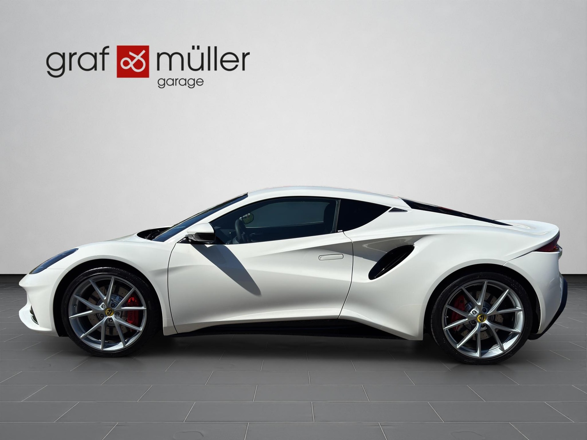 LOTUS Emira 2.0 I4 First Edition-showroom-element-1