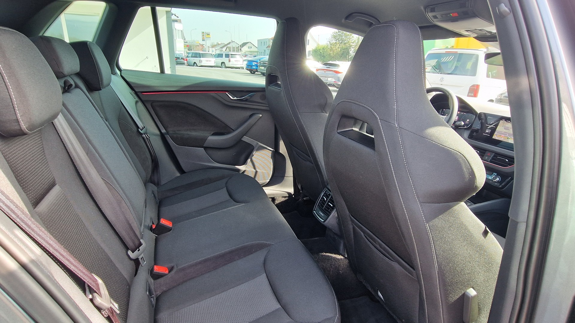 SKODA Kamiq 1.0 TSI Selection DSG-image-12