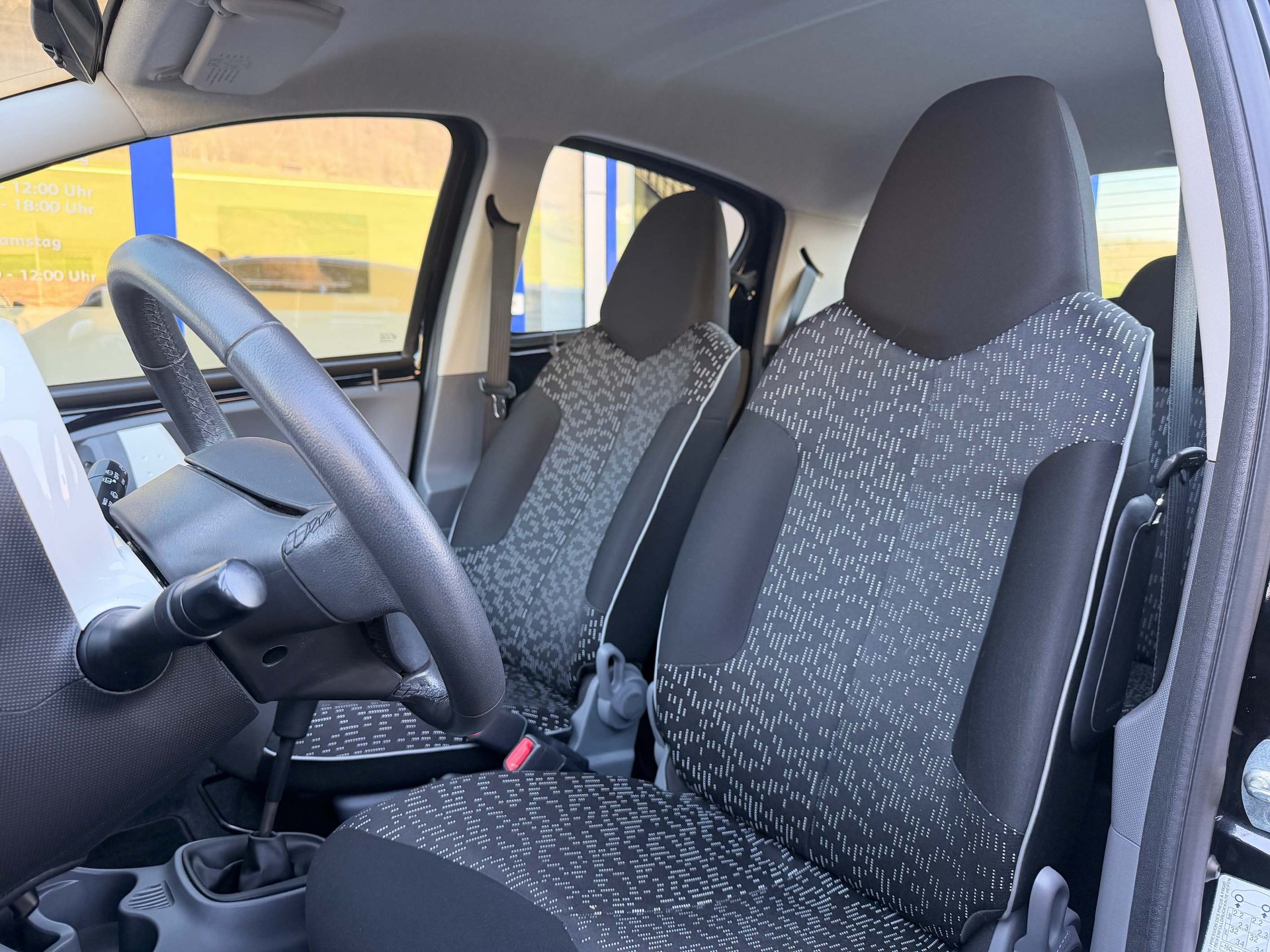 PEUGEOT 107 1.0 Trendy-image-9
