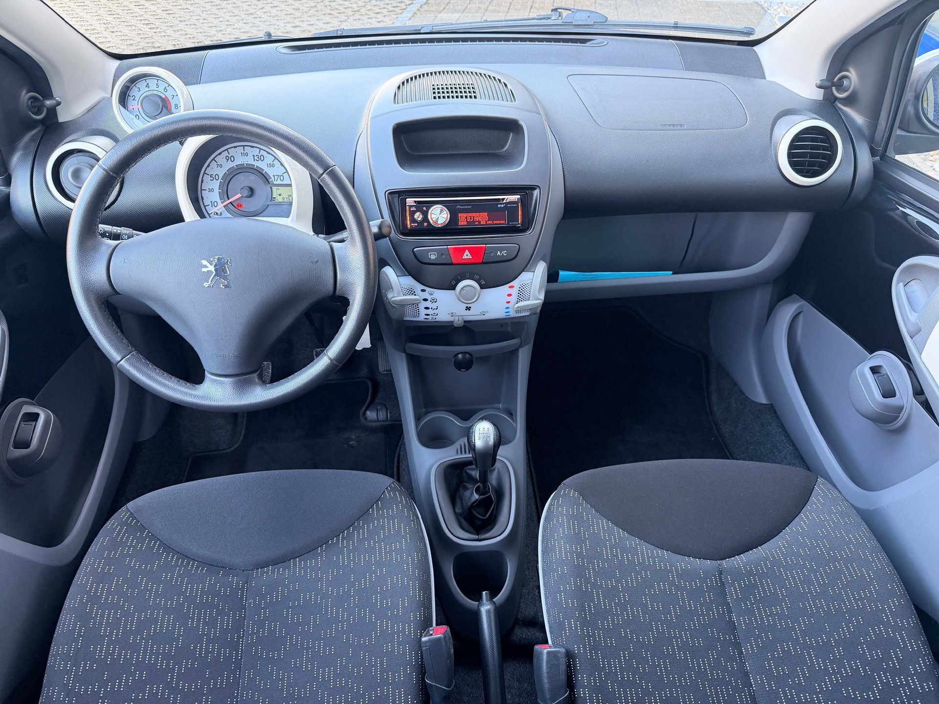 PEUGEOT 107 1.0 Trendy-image-7