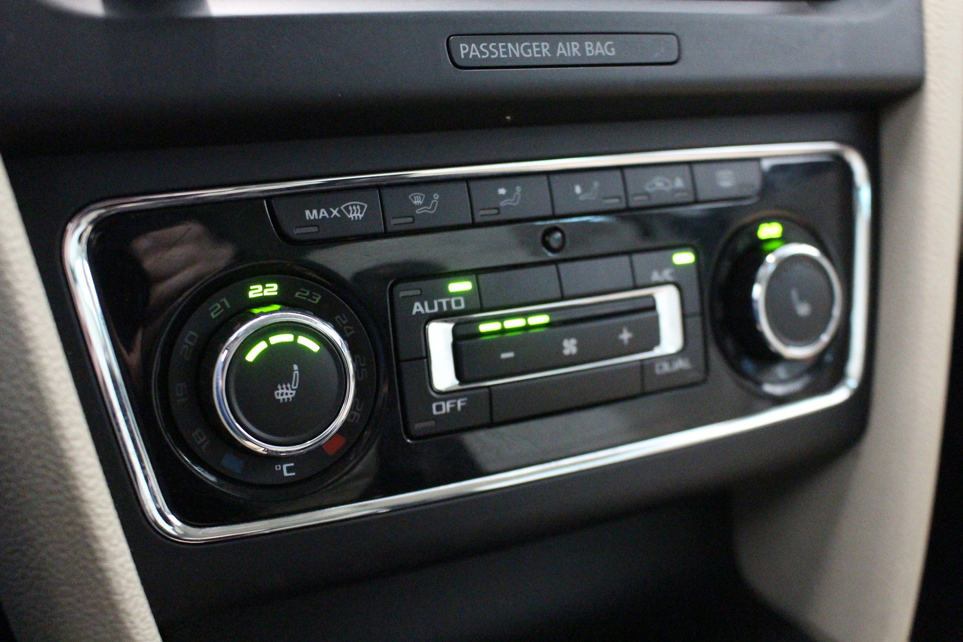 SKODA Superb Combi 1.8 TSI Elegance 4x4-image-18